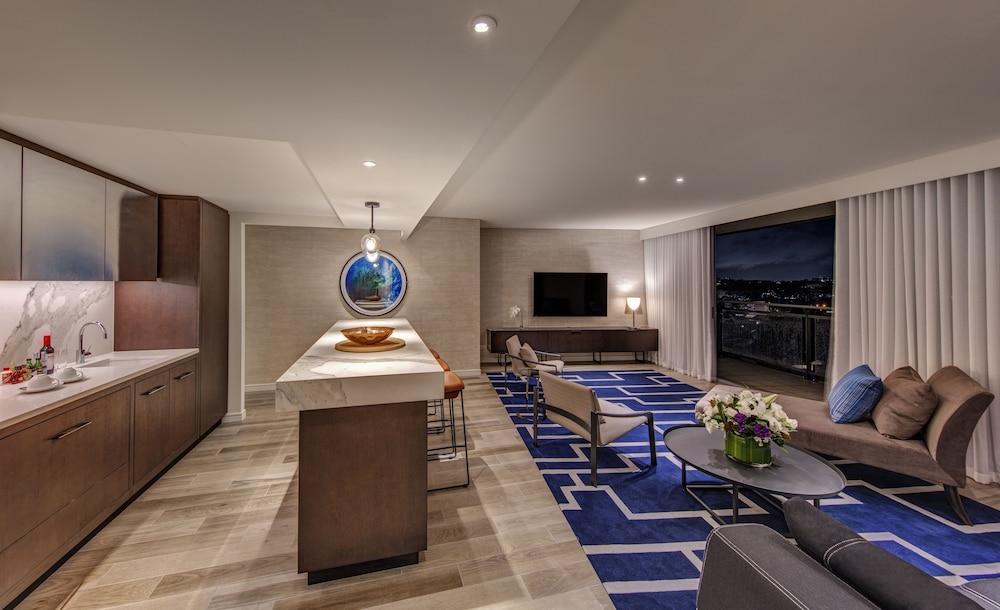 The Star Grand Hotel And Residences Σίδνεϊ Εξωτερικό φωτογραφία A suite at the InterContinental Sydney