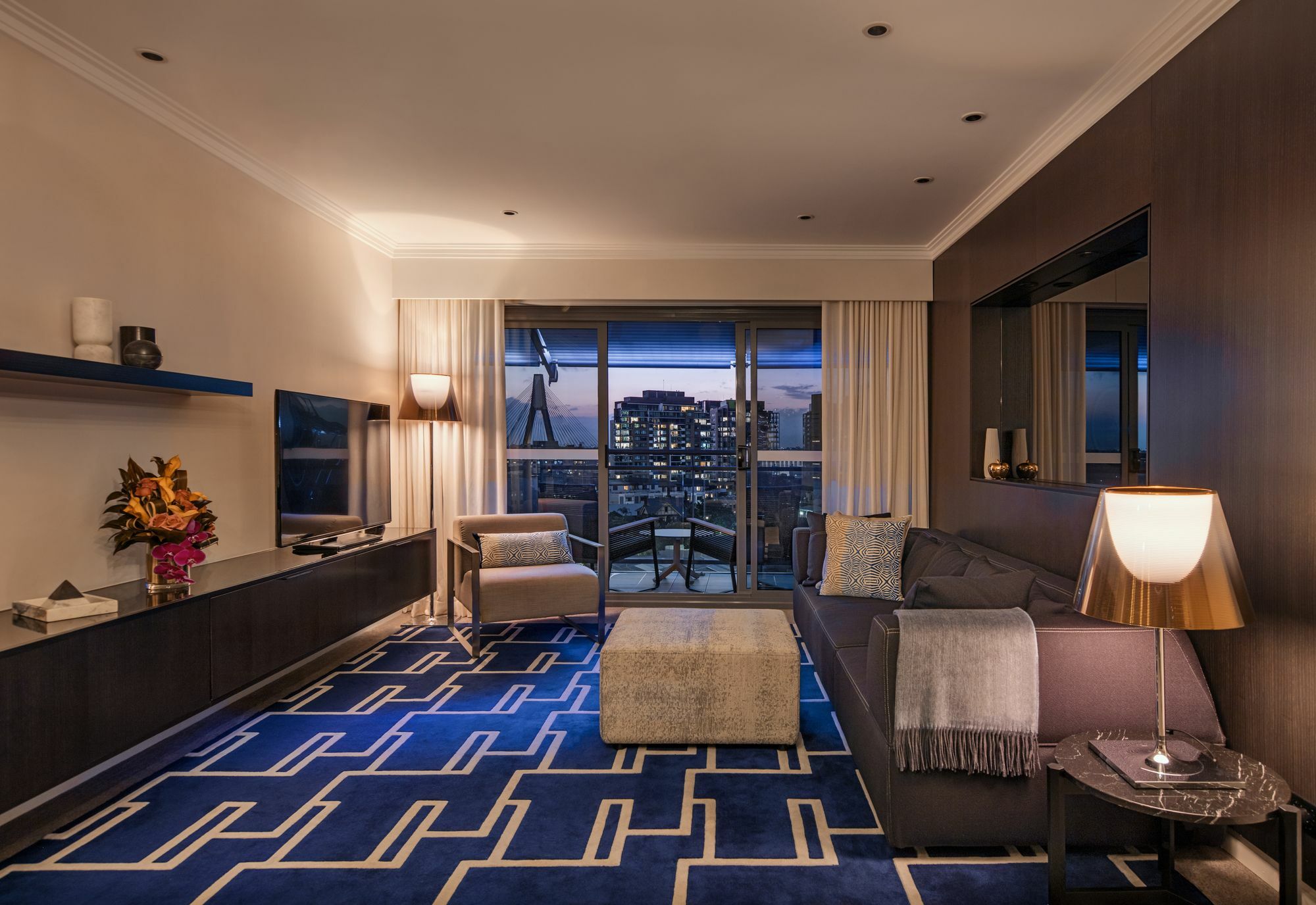 The Star Grand Hotel And Residences Σίδνεϊ Εξωτερικό φωτογραφία A living room at the Ritz-Carlton, Singapore